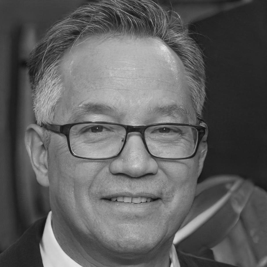 Instructor Carlos Mendoza